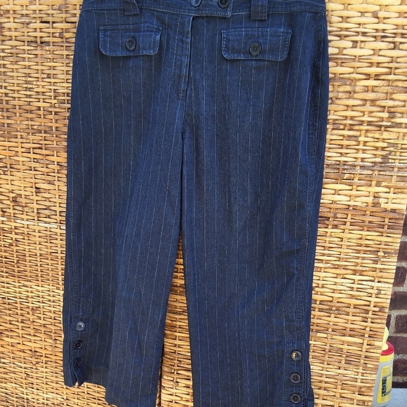 Larry Levine Stretch Denim Pinstripe Capri pants 14 - Picture 5 of 9